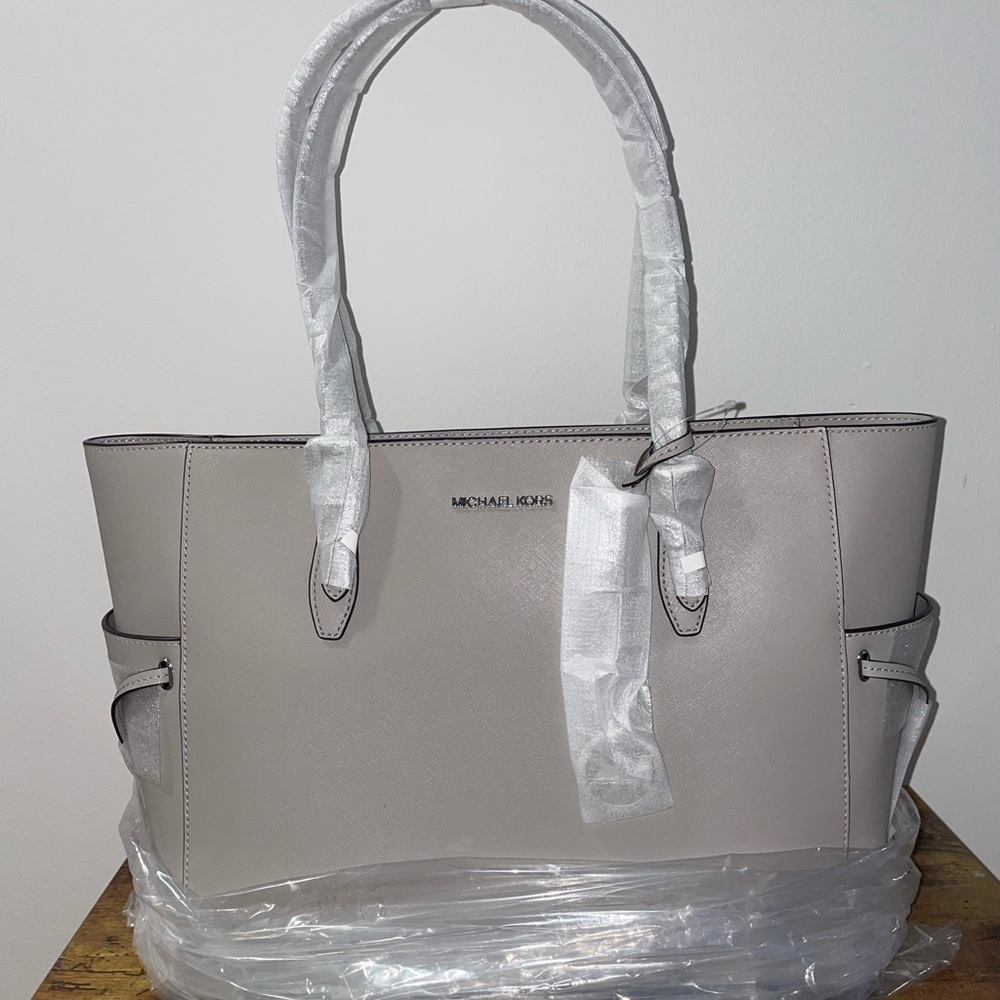 Michael Kors Gilly | Pearl Gray | Silver Hardware | Saffiano Leather
